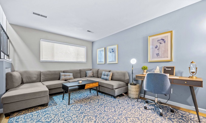 St. Charles Casa | Spacious 2 Bedroom Townhome by StayLage