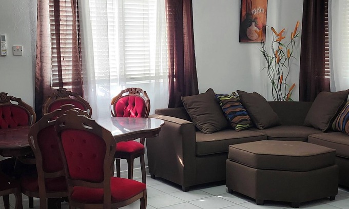 Portmore Casa | Spacious 2 bedroom, 1 bathroom detached house -- 15 minutes from beach!
