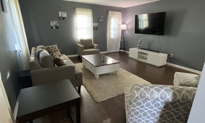 Edgemoor Condominio | spacious 2 bedroom, 2 bathroom condo