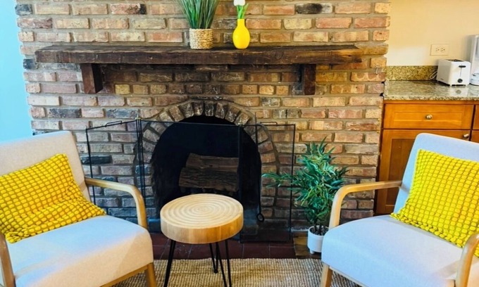 Sheffield Neighbors Apartamento | Spacious 2-bedroom apartment with AC in vibrant Chicago