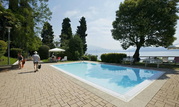 Gonte Apartamento | Amplio apartamento de 2 dormitorios con dos balcones, piscina y acceso al lago
