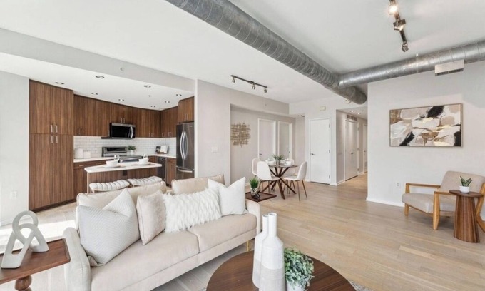 Virginia Square Condominio | Spacious 2-bedroom condo in Arlington. Close proximity to the Nation's Capital.