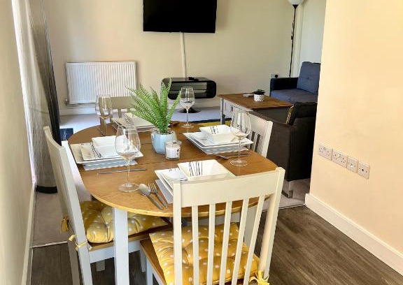 Chatham Casa | Spacious 2-bedroom house with free parking
