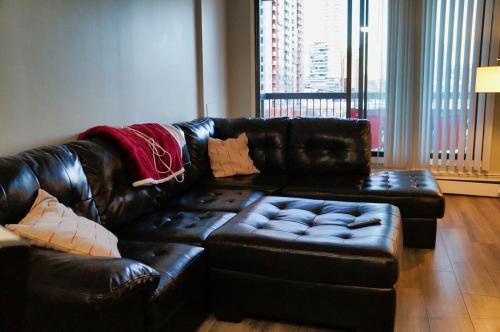 Connaught Apartamento | Spacious 2 bedroom in Beltline on the top floor
