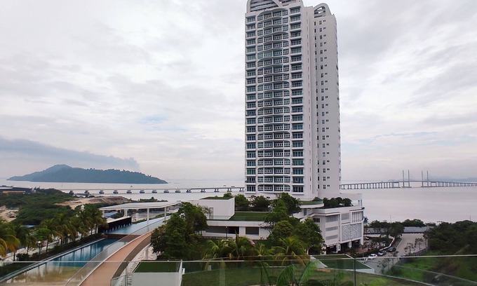 Bayan Lepas Apartamento | Spacious 2-Bedroom with Morning's Sea View & Amenities
