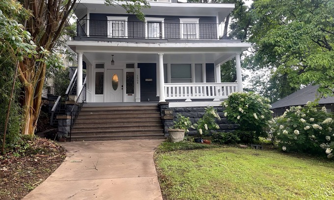 Five Points South Apartamento | Spacious 2-Bedroom Near BJCC & UAB.