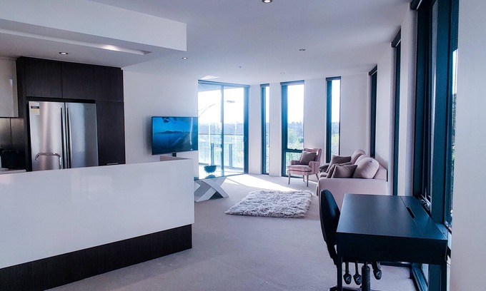 Hawthorn East Apartamento | Spacious 2-bedroom suite, luxury living, with Indoor Pool, Sauna, Gym