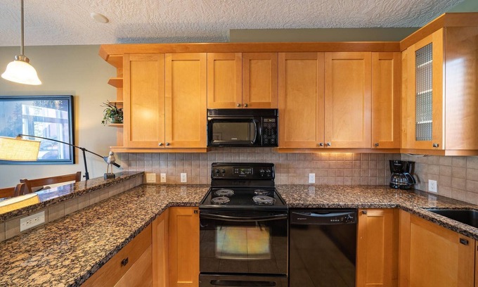 Sooke Cabaña | Spacious 2 Bedroom Townhome, Sooke