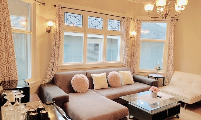 South Tacoma Casa | Spacious 2 Bedroom Unit near Tacoma Dome
