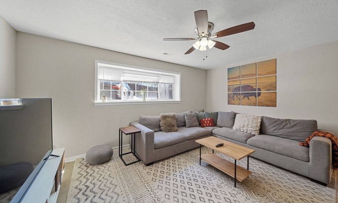 Hanover Place Apartamento | Spacious 2 Bedroom Apartment in Heart of Midtown