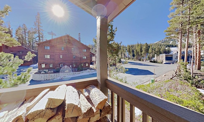 Mammoth Lakes Condominio | Spacious 2 Bedroom Condo with Loft! Stargazing, Quiet Neighborhood! by RedAwning