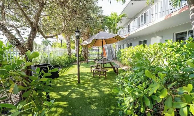 Central Oakland Park Apartamento | Spacious 2-Bedroom Apt near Beaches, Dining & Shops