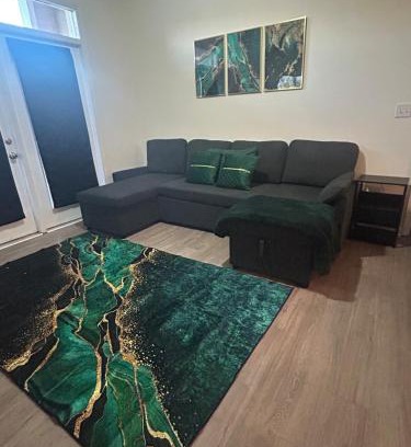 Charlotte Apartamento | Spacious 2 Bedroom with 4 Beds and Free Parking