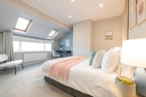 Leeds Casa | Spacious 2 Bedrooms House Near Leeds Centre, Free Parking, Ideal for Contractors & Long Stays - NordStay