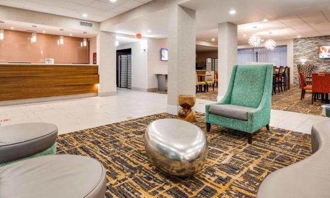 Fishers Casa | Spacious 2 Beds Room with Outdoor Pool & Free Breakfast - Perfect for Families