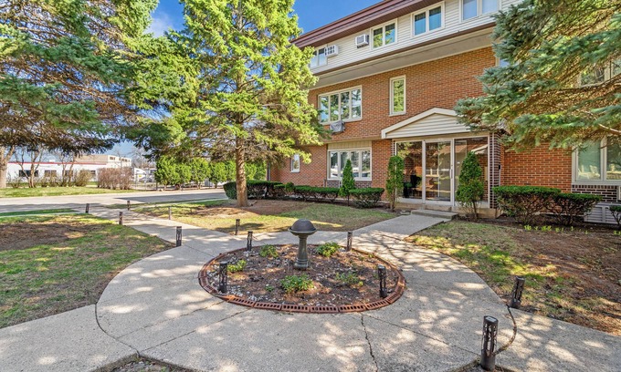 Arlington Heights Apartamento | Spacious 2-BR+King Beds+Smart TVs+Free Parking+WiFi