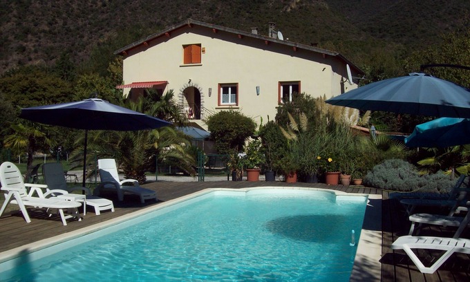 Belvianes-et-Cavirac Apartamento | Amplio apartamento en planta baja con piscina compartida y vistas a la montaña