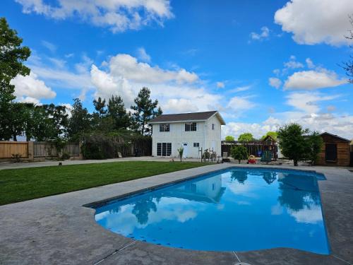 Rosedale Casa | Spacious 2 story 1 bedroom home with pool