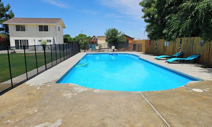Rosedale Casa | Spacious 2 story 1-bedroom house with pool