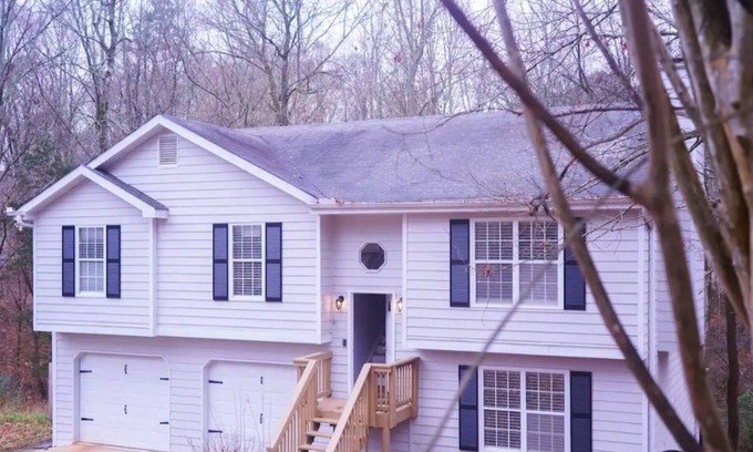 Auburn Casa | Spacious 2 Story HOUSE w/ Theatre Room