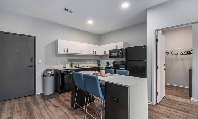 Downtown Omaha Casa | Spacious 2BD/2BA Downtown + Gym