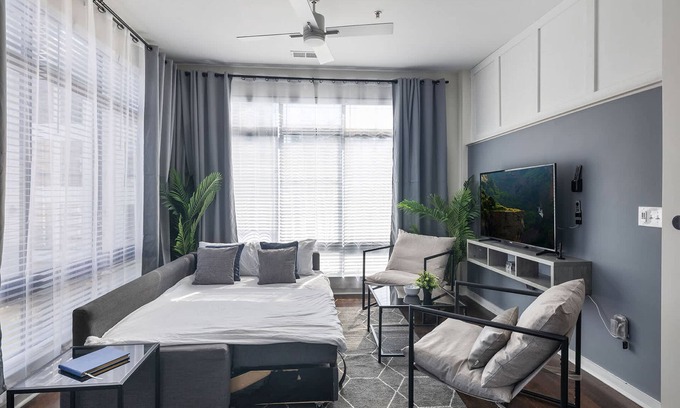 First Ward Apartamento | Spacious 2BD With Private Balcony and Free Parking 2