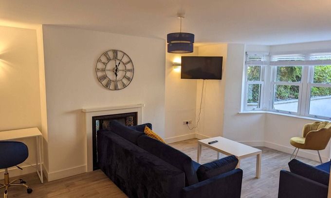 Okehampton Apartamento | Apartamento-Baño Privado-Superking-Vista al Jardín-92F Station Road