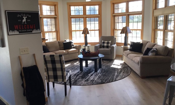 Three Lakes Condominio | Spacious 2BR/2BA Condo at Northernaire – Lake Access & Northwoods Luxury