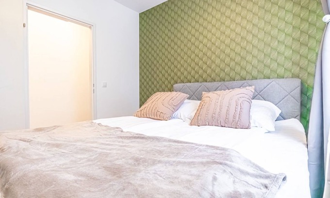 Vienna Apartamento | Spacious 2BR and 1LR Apartment, Around Donaustadt