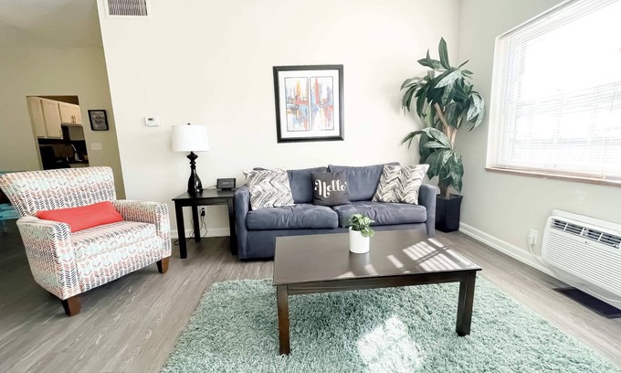 Grand Rapids Apartamento | Manopla | Heritage Hill | Histórico 2 BR / 2BA