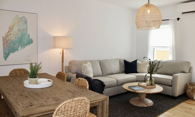 West End Apartamento | Spacious 2BR Apartment in Historic West End!