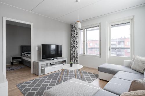 Jyvaskyla Apartamento | Spacious 2BR Apt with Sauna & Private Balcony with Lake View