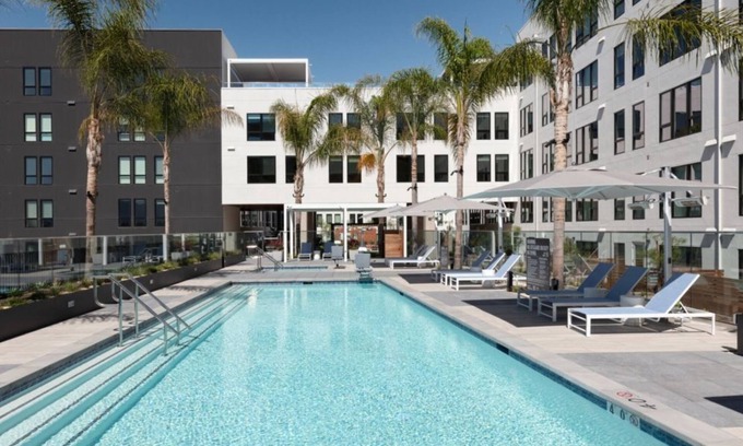 Menlo Park Condominio | Spacious 2BR Condo at Vasara Menlo Park – Pool, Gym & BBQ