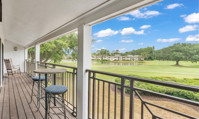 Wesley Chapel Condominio | Spacious 2BR Golf View Condo w/ 2 En Suites, Patio & Smart TVs – Perfect for Family or Golf Getaways