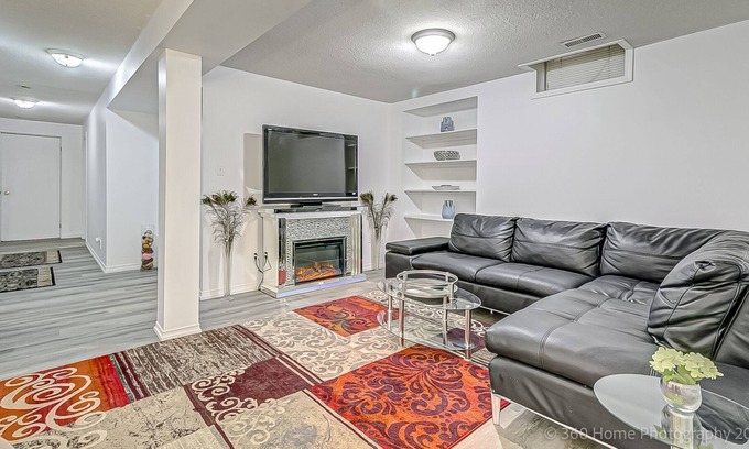 East Credit Casa | Spacious 2BR Guest Suite - Heart of Mississauga