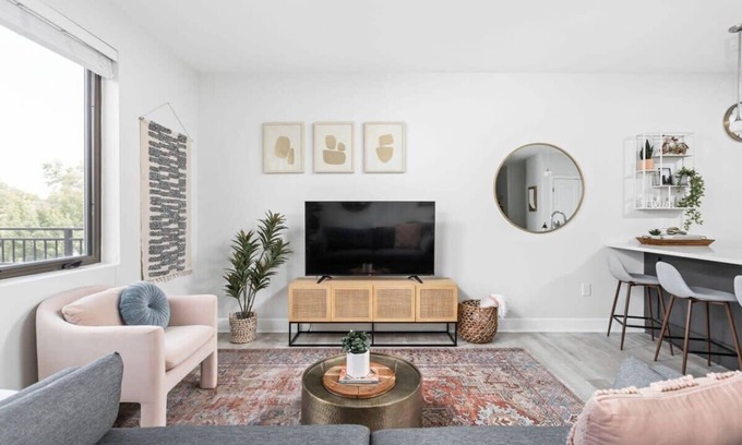 Meridian-Kessler Apartamento | Spacious 2BR in Meridian Kessler by CozySuites