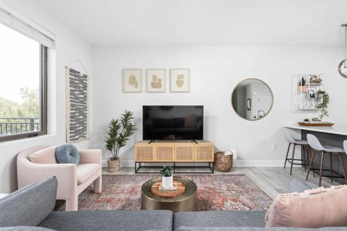 Meridian-Kessler Apartamento | Spacious 2BR in Meridian Kessler by CozySuites