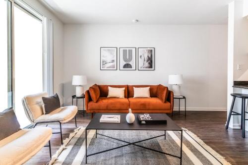 Downtown Apartamento | Spacious 2BR Near Santa Monica Beach, Walk Everywhere!