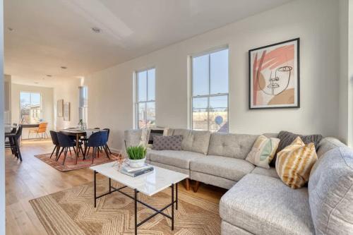 North Tabor Casa | Spacious 2BR - New Luxury Townhouse Stay