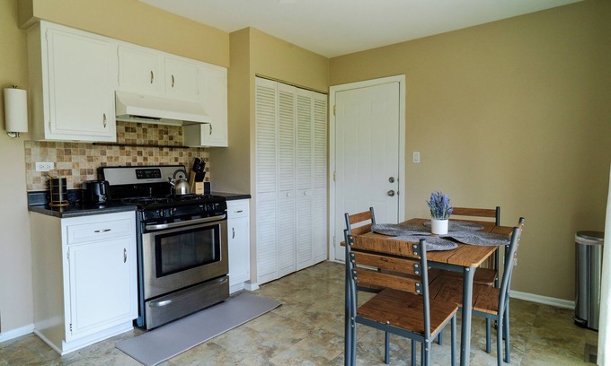 Wasco Casa | "Spacious 2BR Retreat with Office, Stunning Backyard & Grill in Hanover Park"