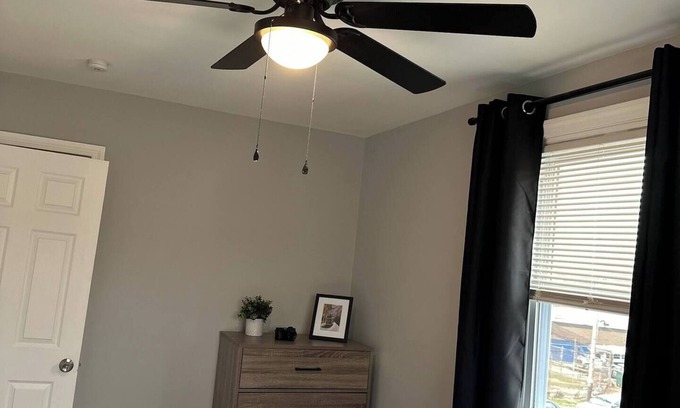 Olney-Oak Lane Apartamento | Spacious 2BR Retreat in Philadelphia, Modern Comfort with Parking, Washer/Dryer