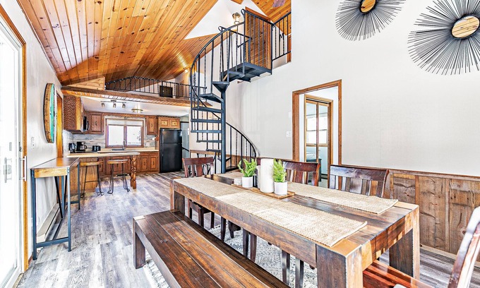 Shawano Casa | Spacious 3 Bd, 1.5 Bath family friendly cottage 35 minutes from Lambeau Field!