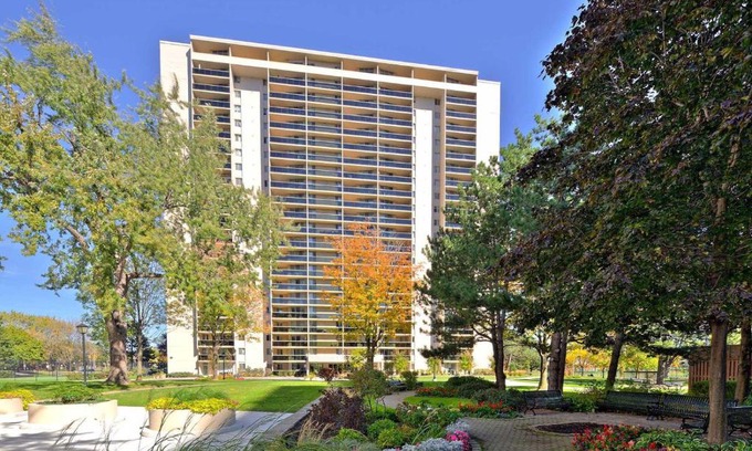 Markland Wood Apartamento | Spacious 3 Bdr, 2 Full-Bath, 2 Balcony Condo with amenities
