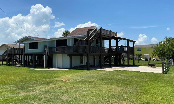 Crystal Beach Casa | Spacious 3 Bdr House w/ RV Hookup, Beach Access RD