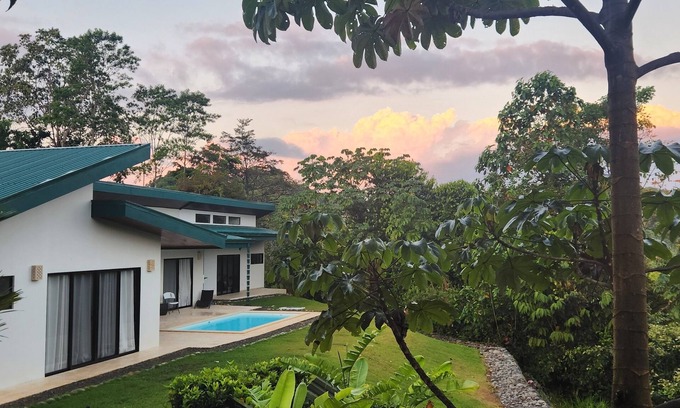 Barú Casa | Spacious 3 bed, 3 bath home with breathtaking Mountain and Valley views.