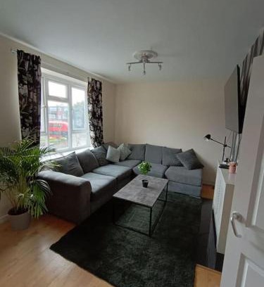 Upper Clapton Apartamento | Spacious 3 bed flat opp Springfield park, Hackney.