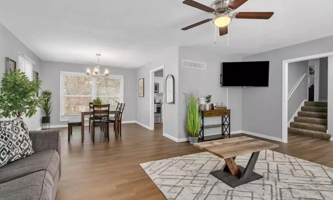 Waldron Casa | Spacious 3 Bed Home near Downtown & Airport (Family friendly!)