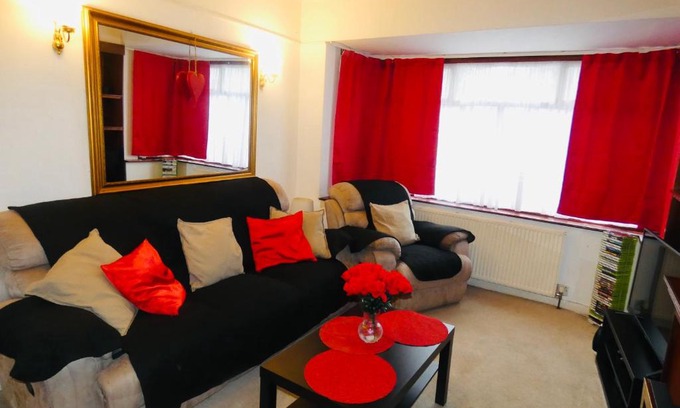 Ashburton Casa | SPACIOUS 3 BED HOUSE WITH PARKING & GOOD TRANSPORT