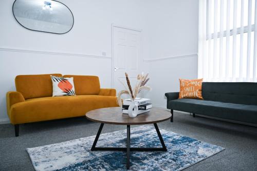 Sunderland Casa | Spacious 3 Bed House - Walk to Metro - Free Parking, Sleeps 6 - Close to City Centre