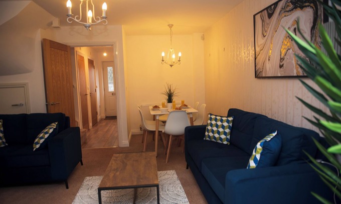 Cribbs Causeway Casa | Spacious 3 bed town house in Bristol.